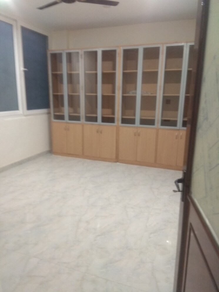 Room, maharani bagh 6+ Bedroom 1850 Sq.Yd. Independent House In Maharani Bagh Delhi 8036534