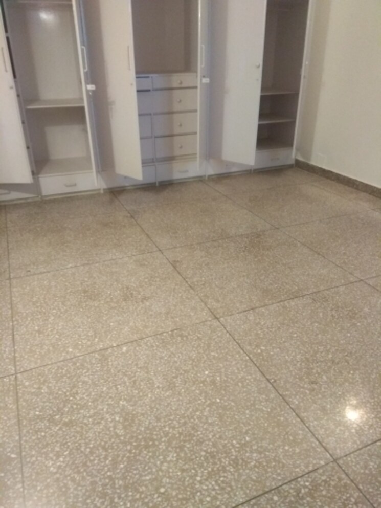 Room, maharani bagh 6+ Bedroom 1850 Sq.Yd. Independent House In Maharani Bagh Delhi 8036534