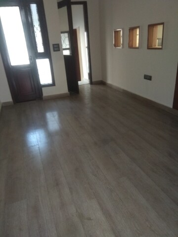 Room in 6+ BHK Independent House at Maharani Bagh – for Sale