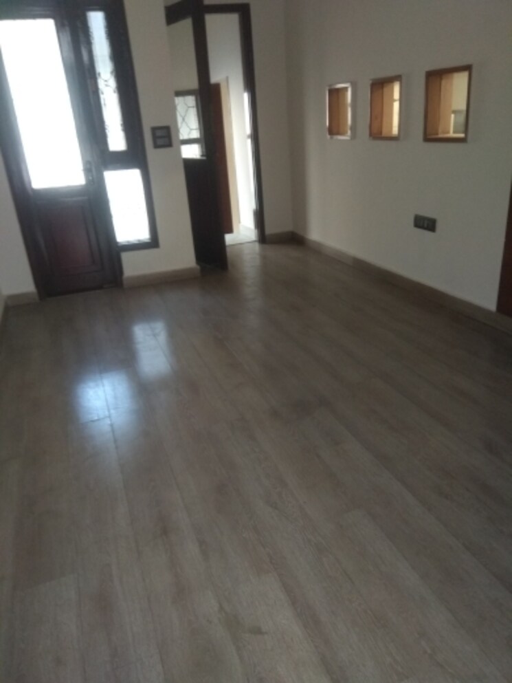 Room, maharani bagh 6+ Bedroom 1850 Sq.Yd. Independent House In Maharani Bagh Delhi 8036534