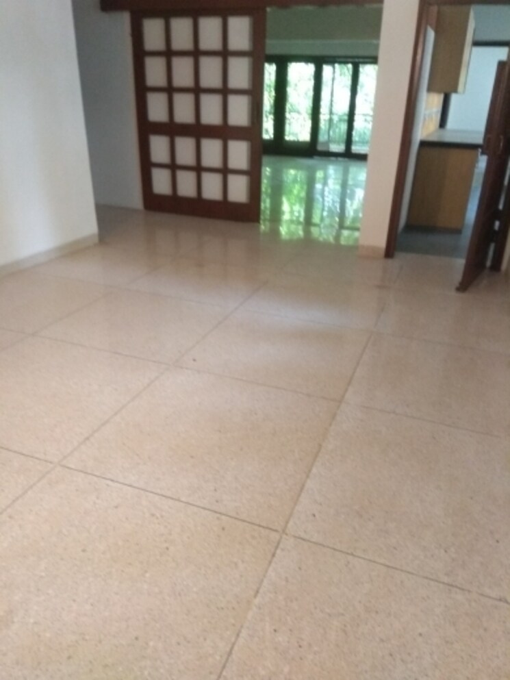 Room, maharani bagh 6+ Bedroom 1850 Sq.Yd. Independent House In Maharani Bagh Delhi 8036534