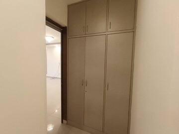 Furnished Amenities in 3 BHK Apartment at DLF Atria, Dlf Phase ii – for Rent