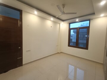Room in 3 BHK Apartment at DLF Atria, Dlf Phase ii – for Rent