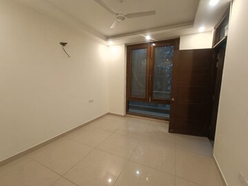 Room in 3 BHK Apartment at DLF Atria, Dlf Phase ii – for Rent