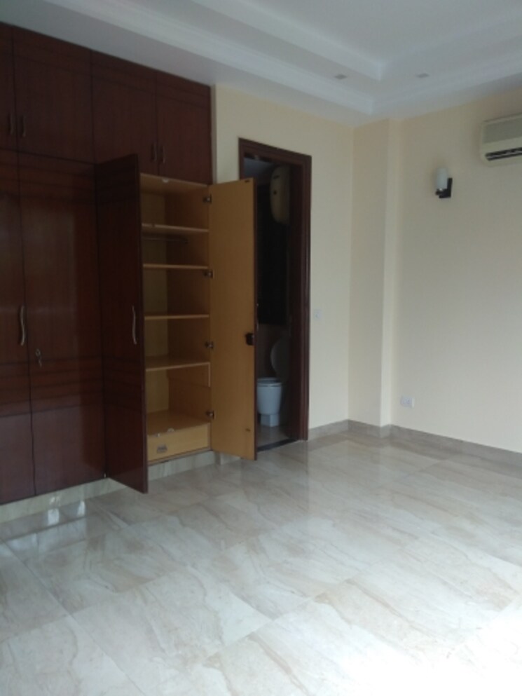 Room, maharani bagh 6 Bedroom 1080 Sq.Yd. Independent House In Maharani Bagh Delhi 8036584