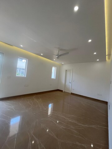 Master Bedroom in 4 BHK Apartment at DLF The Summit, Dlf Phase V – for Rent