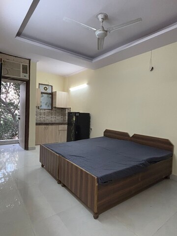 Bedroom in 1 RK Builder Floor at Ansal Sushant Lok I, Sector 43 – for Rent