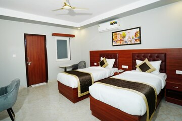 Bedroom in 6+ BHK Independent House at Ansal Golf Links 1 – for Rent