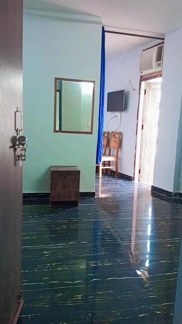 Room in 1 BHK Apartment at Vipul World Plots, Sector 48 – for Rent