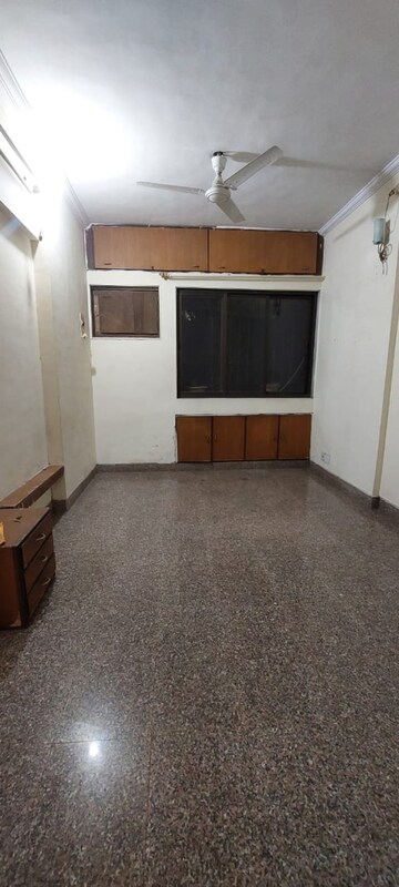 Room in 1 BHK Apartment at Vrindavan CHS Malad, Malad East – for Rent