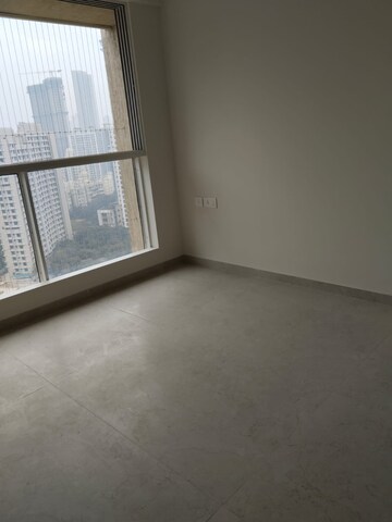 Room in 1 BHK Apartment at Dosti Oro 67, Kandivali West – for Sale