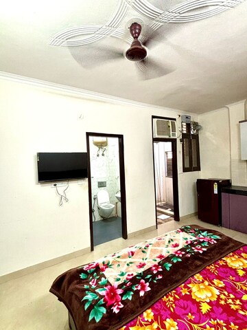 Bedroom in 1 RK Builder Floor at Ansal Sushant Lok I, Sector 43 – for Rent