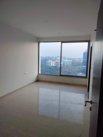 Room in 3 BHK Apartment at Oberoi Maxima, Andheri East – for Rent