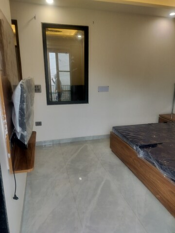 Room in 1 BHK Builder Floor at Sector 52 – for Rent