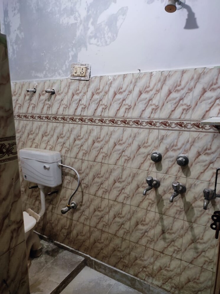 Bathroom, sector 7 3 Bedroom 1200 Sq.Ft. Independent House In Sector 7 Gurgaon 8036724