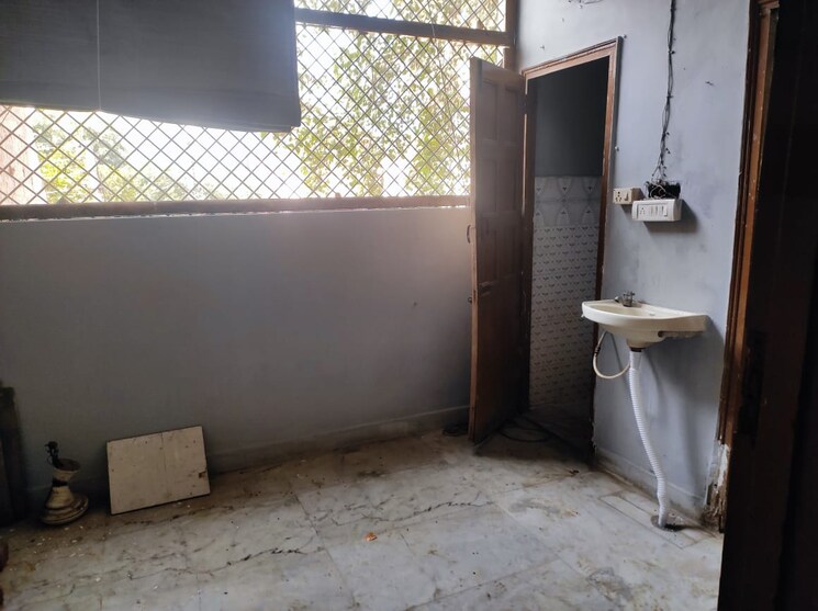 Bathroom, sector 7 3 Bedroom 1200 Sq.Ft. Independent House In Sector 7 Gurgaon 8036724