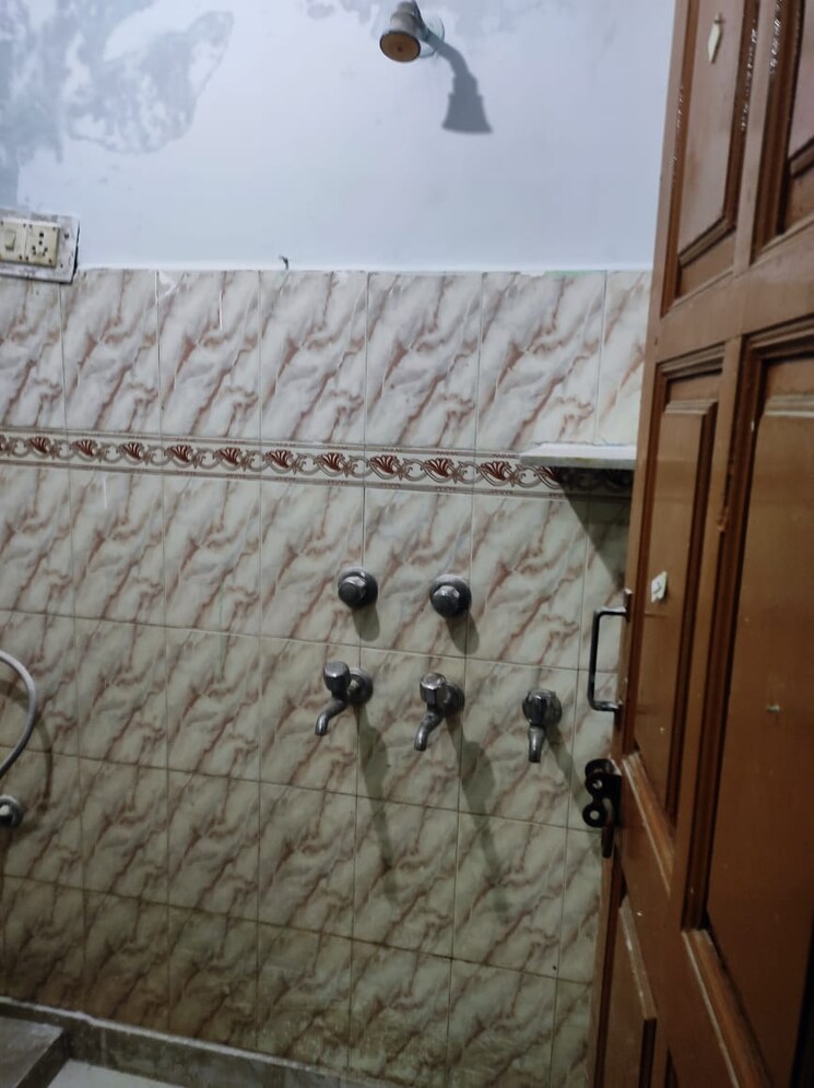 Bathroom, sector 7 3 Bedroom 1200 Sq.Ft. Independent House In Sector 7 Gurgaon 8036724