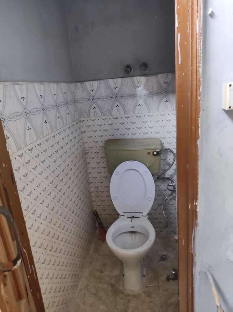 Bathroom, sector 7 3 Bedroom 1200 Sq.Ft. Independent House In Sector 7 Gurgaon 8036724