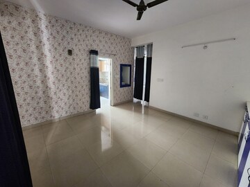 Room in 3 BHK Apartment at Ansal API Palm Floors, Sushant Golf City – for Rent