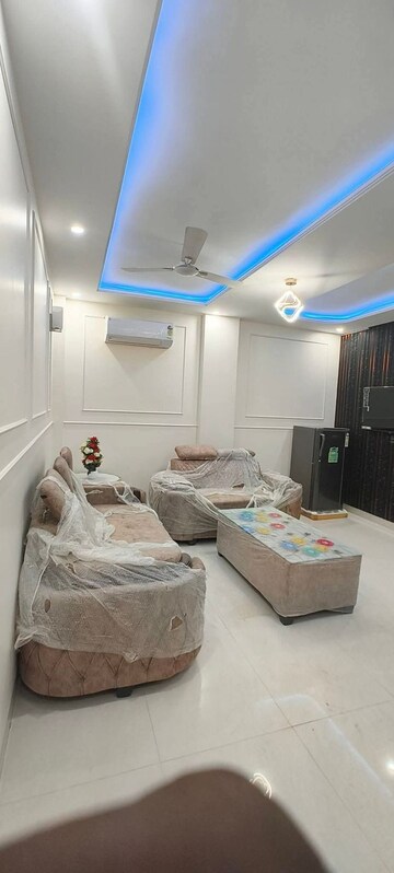 Living Room in 2 BHK Apartment at Sector 42 – for Rent