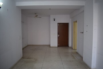 Room in 4 BHK Apartment at CHD Avenue 71, Sector 71 – for Sale