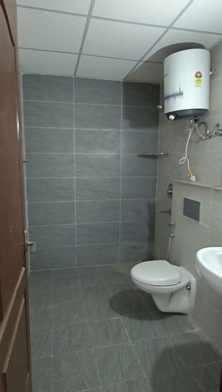 Bathroom, omaxe-royal-residency-faridabad 3 Bedroom 1925 Sq.Ft. Apartment In Sector 79 Faridabad 8036852
