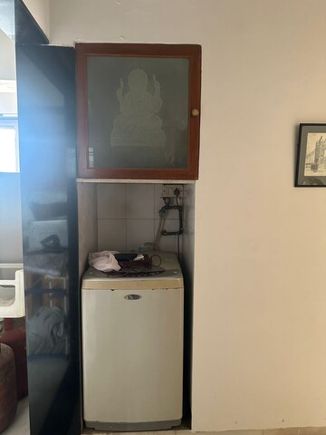 Furnished Amenities in 3 BHK Apartment at Juhu – for Rent