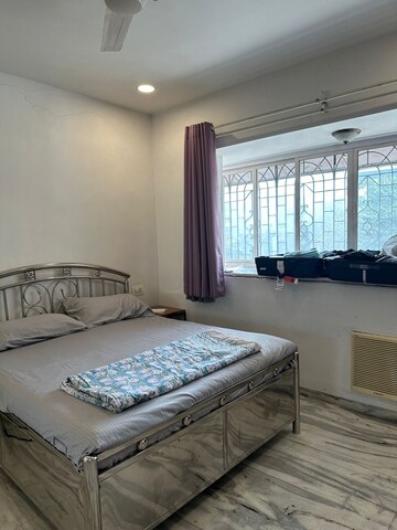 Bedroom in 3 BHK Apartment at Juhu – for Rent
