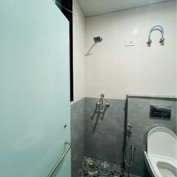 Furnished Amenities in 1 RK Apartment at DLF City Phase III, Dlf Cyber City – for Rent