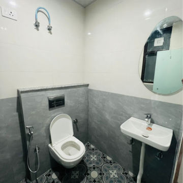 Bathroom in 1 RK Apartment at DLF City Phase III, Dlf Cyber City – for Rent