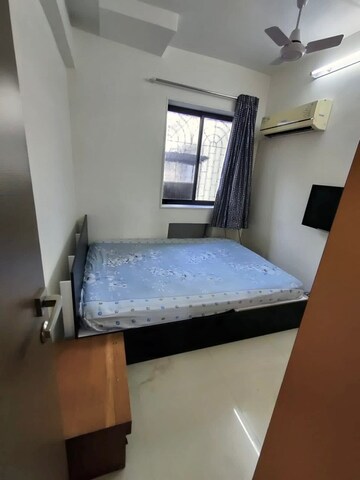Bedroom in 1.5 BHK Apartment at Bandra West – for Rent