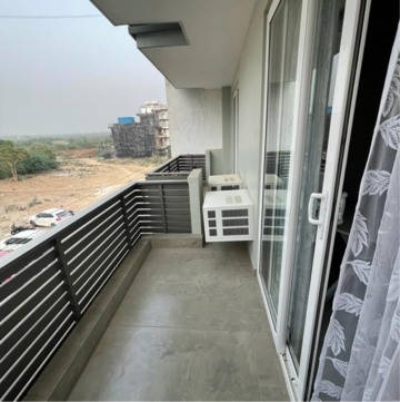 Balcony in 1 RK Apartment at DLF City Phase III, Dlf Cyber City – for Rent