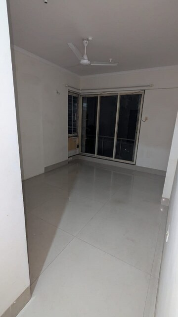 Room in 2 BHK Apartment at Khar West – for Rent