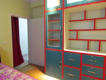 Room in 3 BHK Apartment at Raheja Teachers Apartments, Sector 31 – for Rent