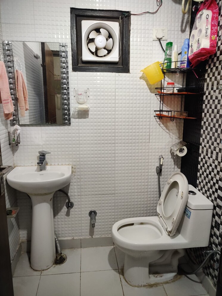 Bathroom, mehrauli 2 Bedroom 950 Sq.Ft. Builder Floor In Mehrauli Delhi 8036992