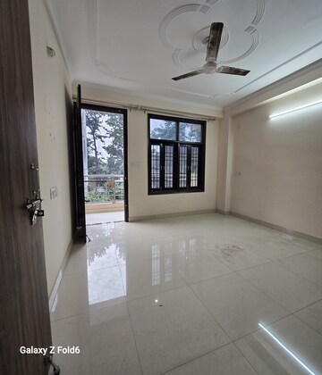 Room in 1 BHK Builder Floor at Chattarpur – for Rent