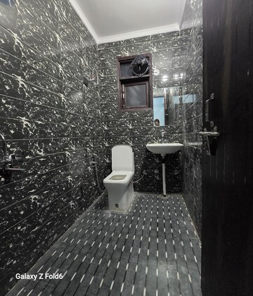 Master Bedroom in 1 BHK Builder Floor at Chattarpur – for Rent