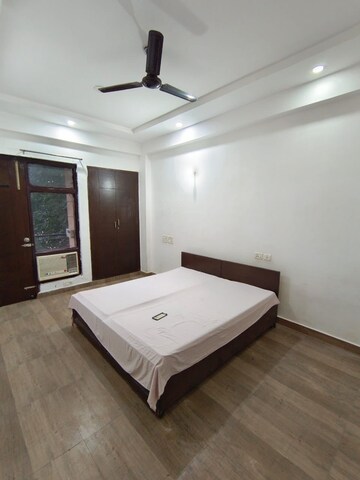 Bedroom in 2 BHK Apartment at Ansal Sushant Lok I, Sector 43 – for Rent
