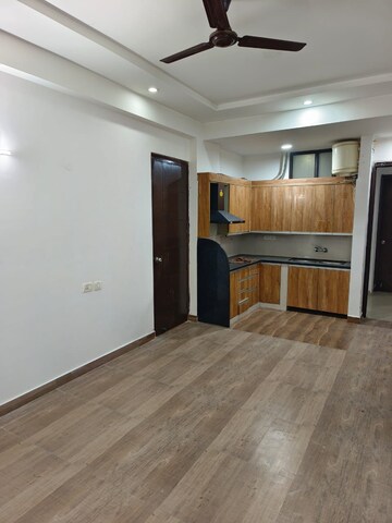 Room in 2 BHK Apartment at Ansal Sushant Lok I, Sector 43 – for Rent