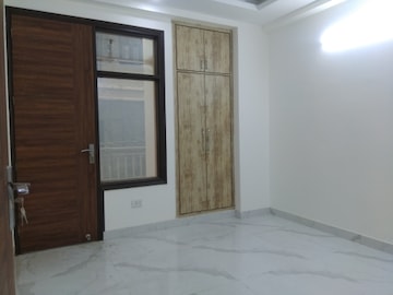 Room in 3 BHK Builder Floor at Chattarpur – for Rent