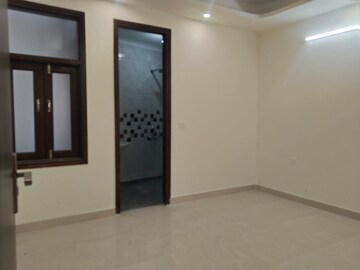 Room in 2 BHK Builder Floor at Saket – for Rent