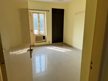 Room in 4 BHK Builder Floor at M2K The White House, Sector 57 – for Rent