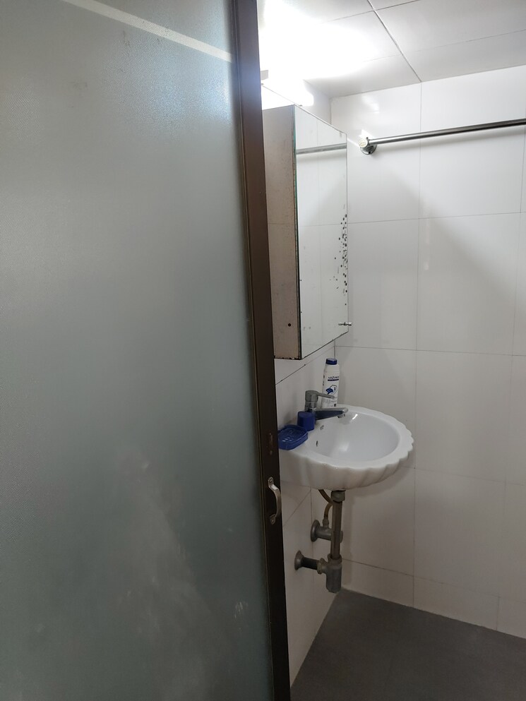 Bathroom, deep-chs-khopat 3 Bedroom 1200 Sq.Ft. Apartment In Khopat Thane 8037190