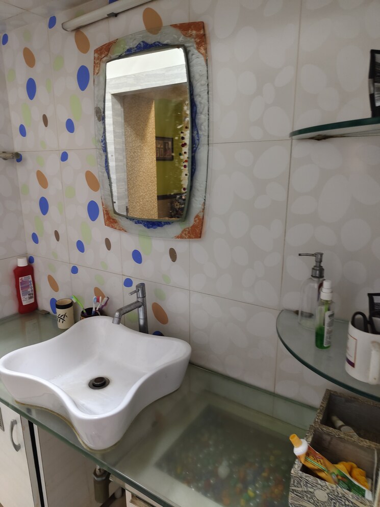 Bathroom, deep-chs-khopat 3 Bedroom 1200 Sq.Ft. Apartment In Khopat Thane 8037190
