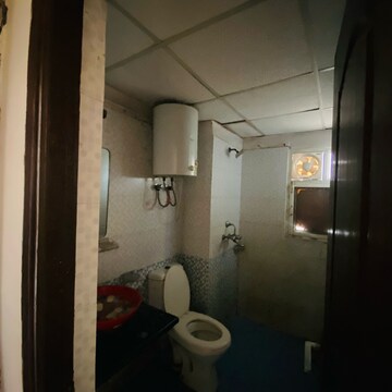 Bathroom in 3 BHK Apartment at Gardenia Golf City, Sector 76 – for Rent