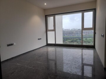 Room in 4 BHK Apartment at Ajmera I Land Aeon, Wadala East – for Rent