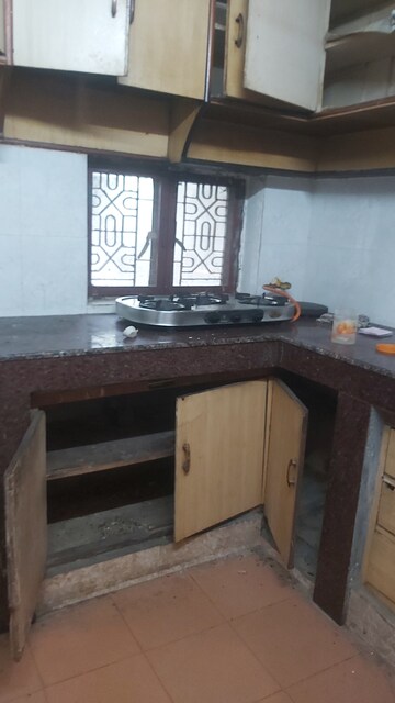 Kitchen in 3.5 BHK Apartment at Mayur Vihar – for Rent