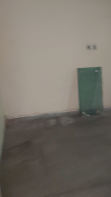 Room in 3.5 BHK Apartment at Mayur Vihar – for Rent