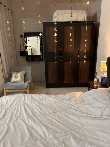 Bedroom in 1 BHK Apartment at Bandra West – for Rent