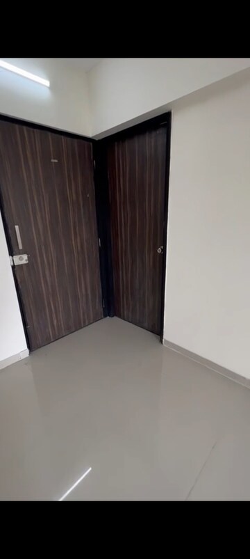 Room in 2 BHK Apartment at Chandiwala Pearl Harmony, Andheri West – for Rent